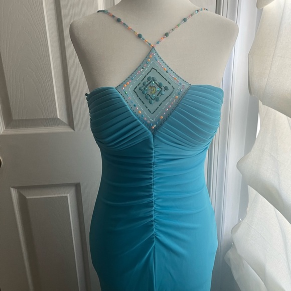 Beautiful blue gown - Picture 2 of 8